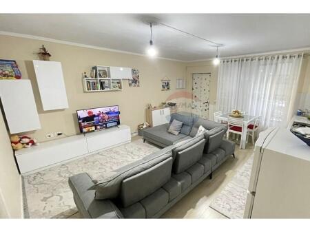 Jepet me qira apartament 1+1 tek rruga Jordan Misja