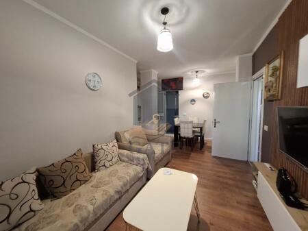 Appartamento 1+1 in affitto – Spiaggia, Durazzo (Vicino Hotel Adriatik)
