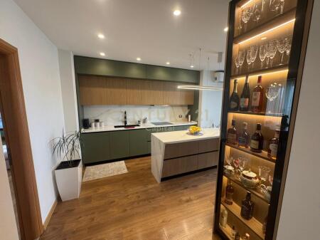 🏡 Apartament 3+1+2 + Verandë në katin e 8 – Zona 5 Maji