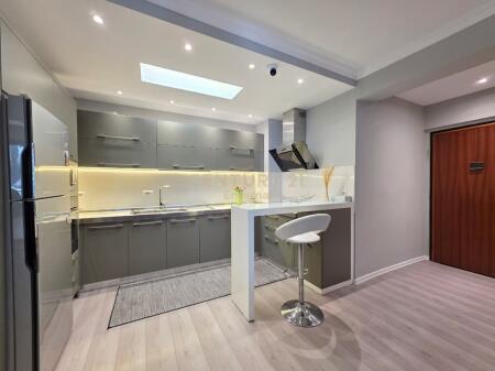 🏙️ Apartament 2+1 me post parkimi për qira – Bllok