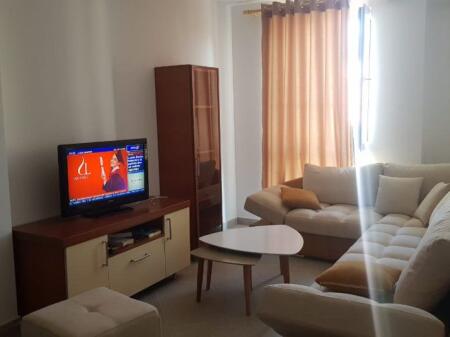 APARTAMENT ME QERA 1+1 ISH FUSHA AVIACIONIT 400 EURO