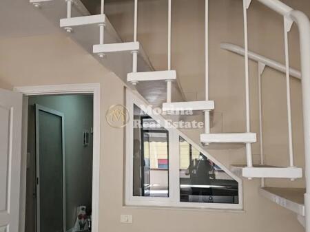 In affitto, Locale Commerciale, in centro, dietro il 15° piano, 1200 euro/mese.