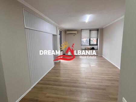 Apartament 2+1+2 me qera ne Qender prane Toptani Center (ID 42215411).