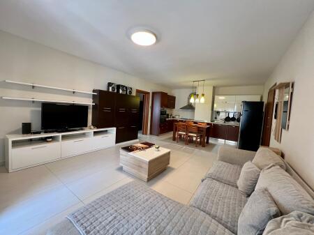 Qira Apartament 2+1+2 Ballkone, “Pazari i Ri”, Tiranë