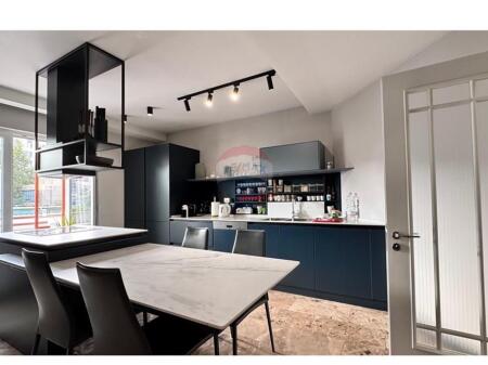 3+1+2+ballkon tek Rruga 5 Maji