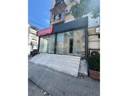 Commercial premises for sale in the Xhamllik area