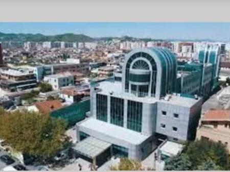 SHOP UNIT FOR SALE NEAR AMERIKAN 3