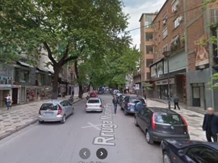 Shitet dyqan buze rruges Muhamet Gjollesha prane kryqezimit me Myslym Shyrin (ID 4171606)