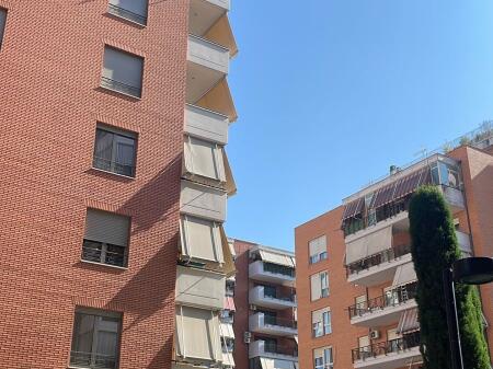 AMBJENT KOMERCIAL PER QIRA, KOMPLEKSI DELIJORGJI!