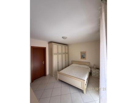 APARTAMENT 2+1+2 PER QIRA NE RRUGEN E BARRIKADAVE!