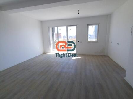 Prane Zogut Te Zi, Tek E88 Construction, Shitet Super Apartament 3+1+2, Me Orientim Perfekt!!