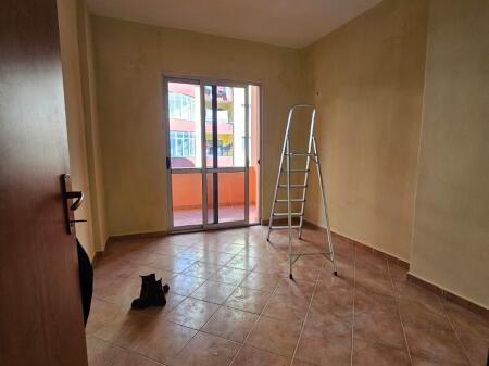 🏡 Shitet Apartament 2+1 – Astir, pranë Vero Café