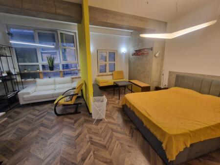 Jepet me qera studio-apartament ne Tirane te Re prane shkolles "Petronini Luarasi".