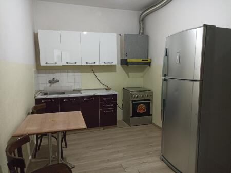 Jepet me qera hyrje 2+1 pranë zonës Don Bosko (Uji i përfshirë në çmim)
