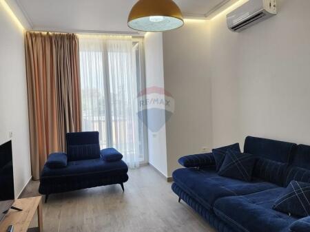 Jepet apartament me  Qira - Rruga 4 Dëshmorët, Tiranë