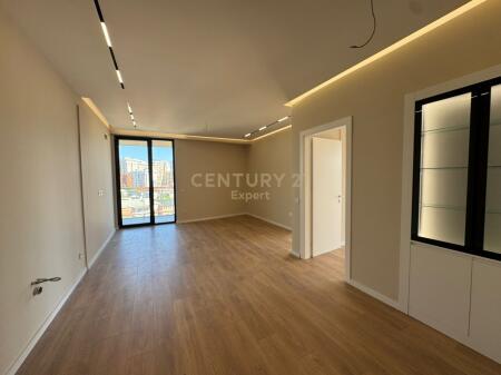 JAPIM APARTAMENT BOSH ME QIRA RRUGA MINE PEZA!! 1,500 € /Muaj
