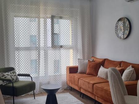 🏠 Jepet me qira apartament 1+1 📍 Kompleksi Kadiu, Ali Demi, Tiranë 📅 Kati: 4 💶 Çmimi: 450 €/muaj