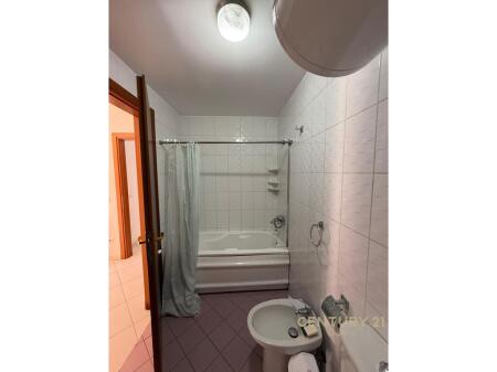 APARTAMENT 2+1+2 PER QIRA NE RRUGEN E BARRIKADAVE!