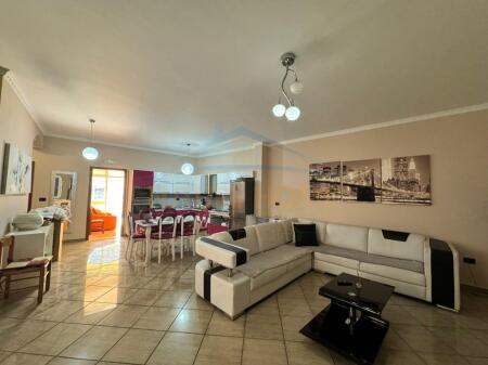 Qira, Apartament 3+1+Depo, Bulevardi Zogu I, Tiranë