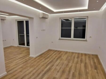 🏢Via Mine Peza vicino a Le Bone si affitta spazio commerciale con una superficie di 120m2, vuoto 90.000Leke