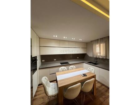 Apartament 2+1 me Verandë dhe Garazh në Kompleksin Delijorgji🌆