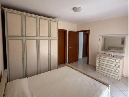 Apartament me qira  2+1+2 tek Rruga e Barrikdave
