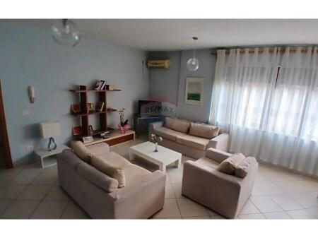 APARTAMENT 2+1 PER SHITJE NE QENDER RR. BARRIKADAVE