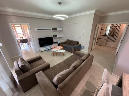 Jepet me qira apartament 3+1+2 tualete. ish ekspozita