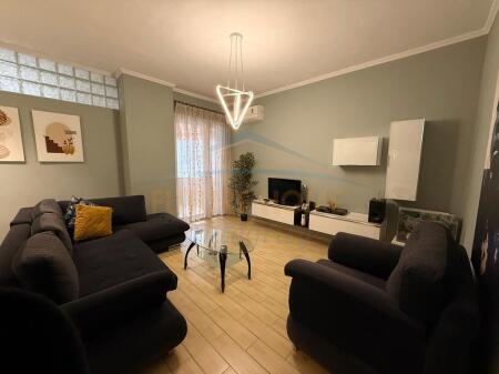 SHITET APARTAMENT 2+1 , PAZARI I RI