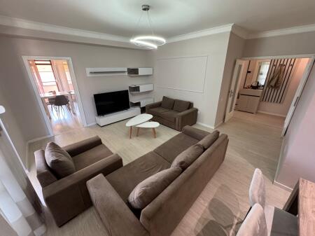 Jepet apartament 3+1+2 me qira te Ish Ekspozita