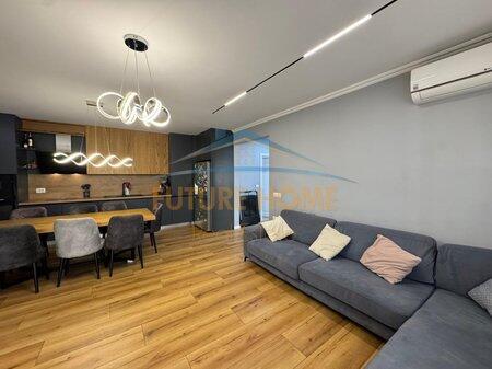 Shitet, Apartament 2+1+2, Komuna e Parisit