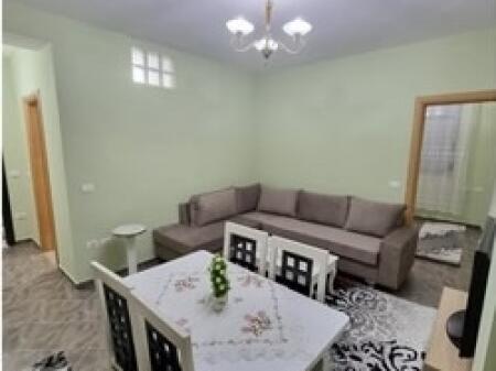 Shitet apartament 1+1 tek Rruga Peti, Liqeni i Thate!