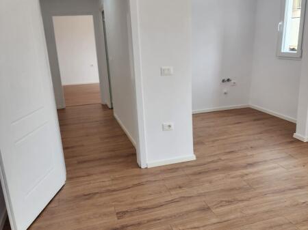 Shitet apartment 1+ 1  Porcela 95 000  💶