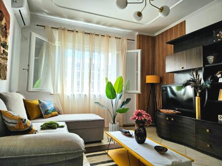 Stacioni i Trenit,jepet me qira apartament 1+1! 600 Euro