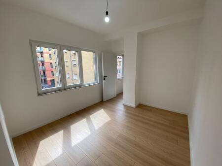 Apartament ne Shitje 1+1 Rr.Margarita Tutulani