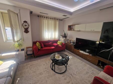 Shitet apartament 3+1+2 tualete+garazhd te mbyllur ne Fresk