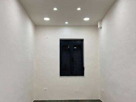 Zyre per qira Rruga e Durresit