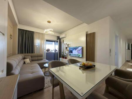 Apartament 2+1+2 per shitje prane Stacionit te Trenit, Rezidenca Quartum