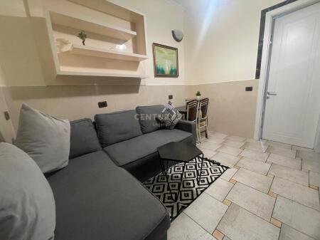 Jepet me qira apartament 1+1 në Rrugën 5 Maji 450 € /Muaj