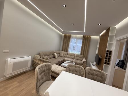 Jepet me qera apartament luksoz te UNIVERS CITY prane QTU.