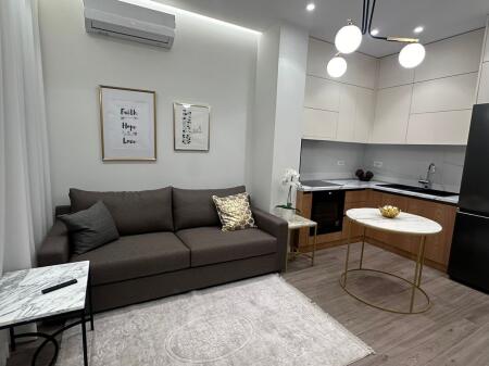 Jepet me qira 1+1 STACIONI I TRENIT 620€