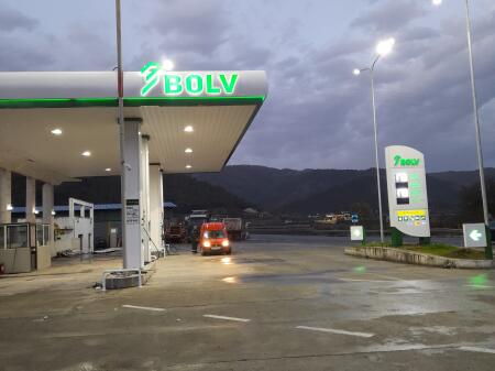 Jepet me qera karburant + lokal + magazine ne RUBIK AUTOSRTADE 500 WU