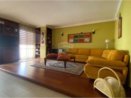 2+1+2+kuzhine te vecuar tek Hoxha Tahsin