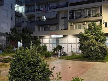 Shitet Dyqan te Komuna e Parisit, Kika 2 !