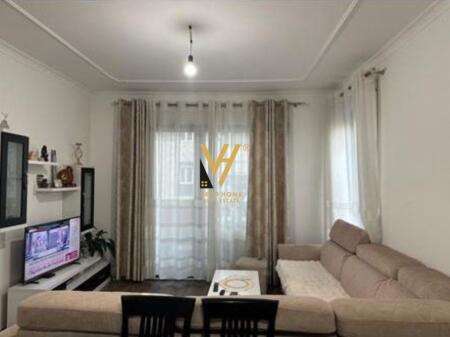 SHITET APARTAMENT 2+1+BLK TE KINOSTUDIO 180.000 EURO
