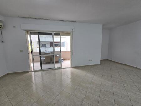 Jeper me qera apartament  2+1 bosh te Kopshti Botanik