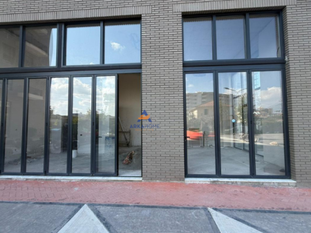 JEPET AMBIENT BIZNESI ME QERA 135M2 "RRUGA ESAT MEKULI, ISH FUSHA AVIACIONIT" 1500 EURO