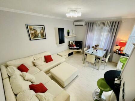 📣 QERA Apartament 2+1 📍 Prane Gardes, Njesia Bashkiake Nr. 5 🛣️ Rruga "Adem Jashari" ✨