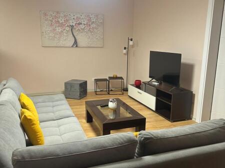 Ish-Fusha e Aviacionit,jepet me qira apartament 2+1! 650 Euro