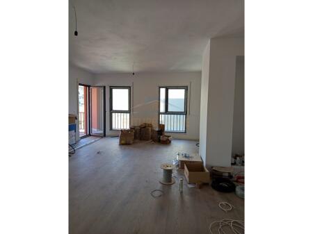 Shitet Apartament 2+1+2, Rruga Qemal Stafa